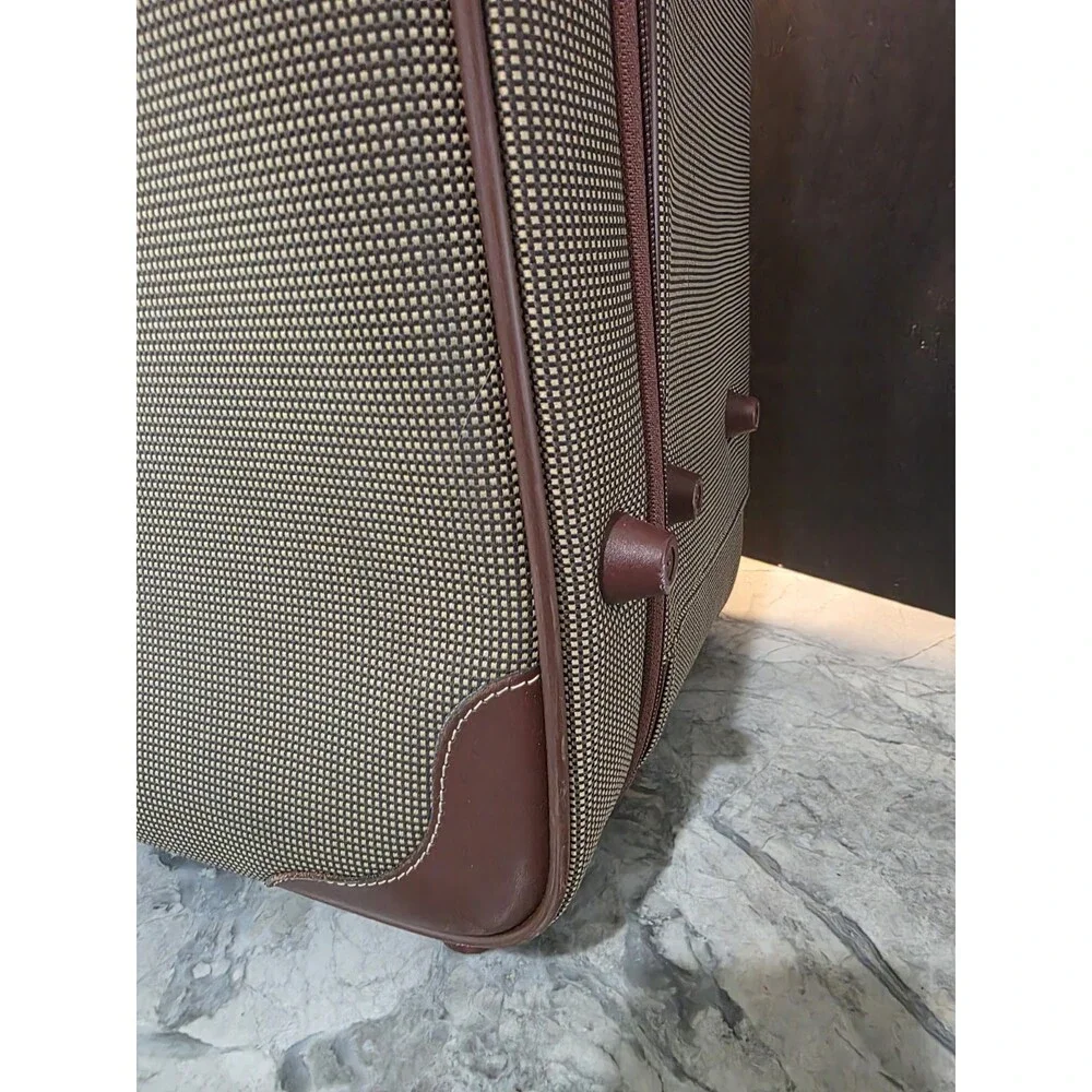 Hartmann Tweed 22